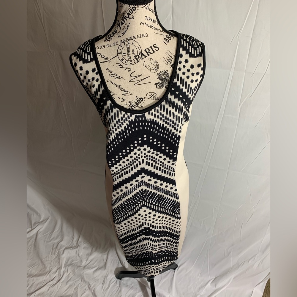 Monroe & Maine Sheath Geometric knee length dress hidden zipper. NWOT Size:18w